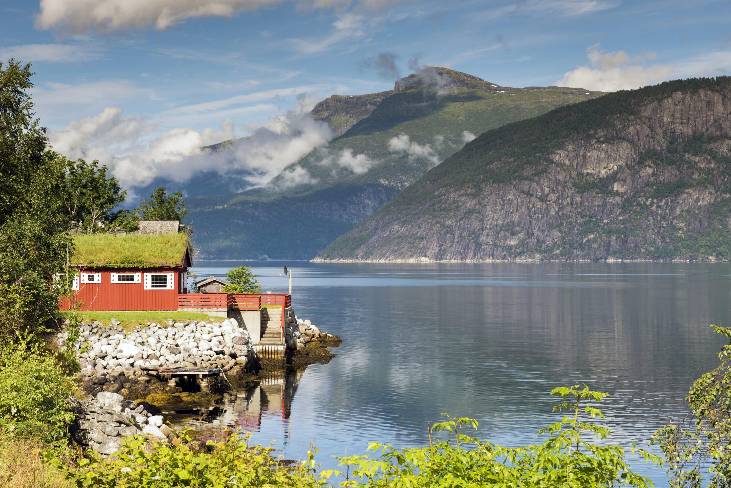 Haus am Ufer in Eidfjord