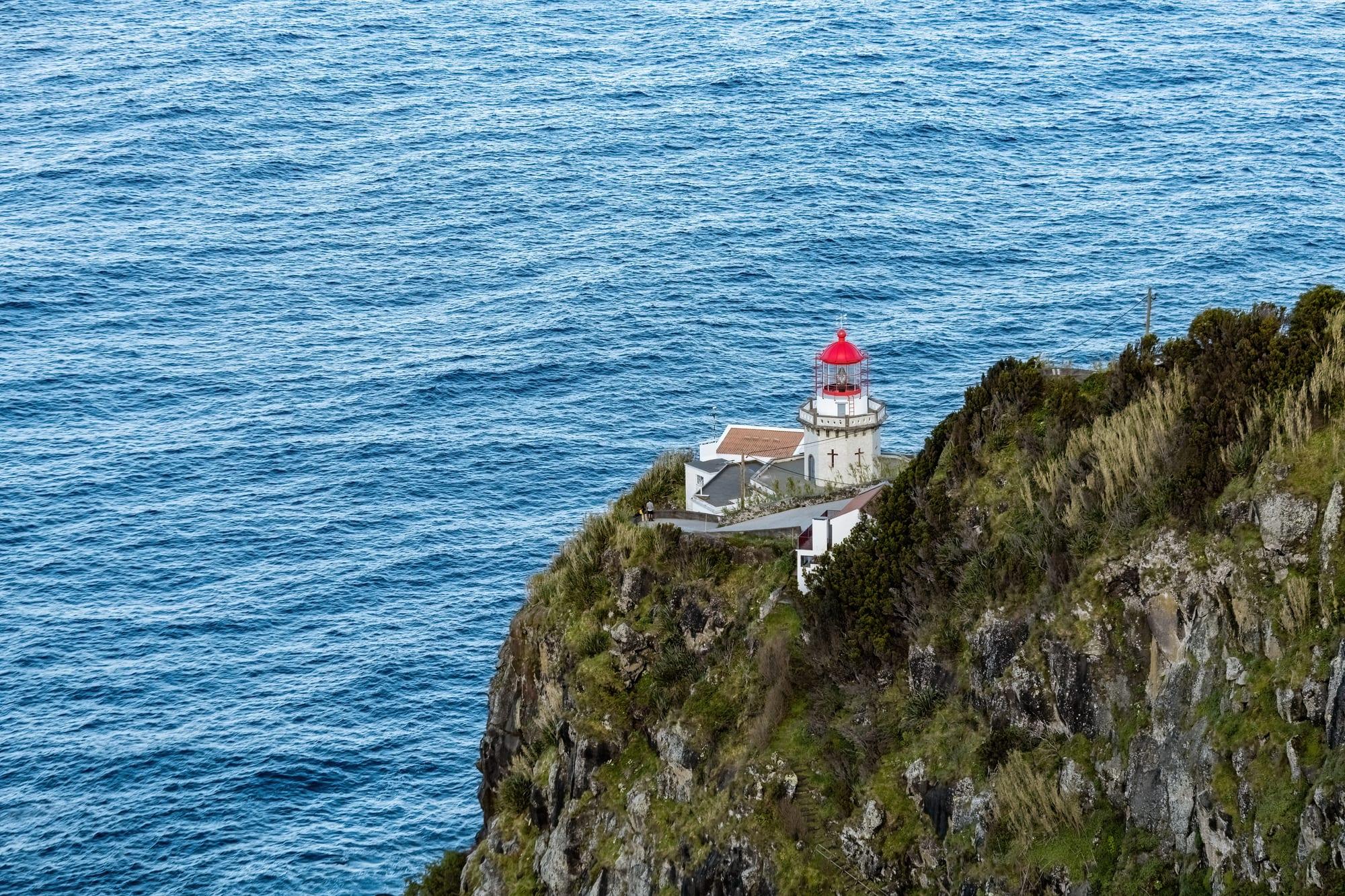 Leuchtturm an der Klippe von Terceira
