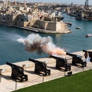 Landausflug auf Malta: Salutschüsse von der alten Befestigungsanlage in Valetta